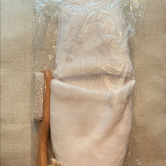 Spa Slippers and Brush Set - Picture 1 of 1